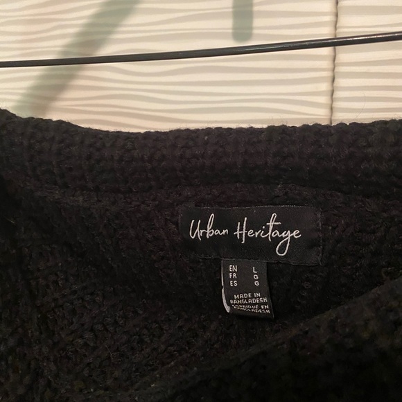 Off-shoulder Chunky Knit Sweater - Picture 4 of 4